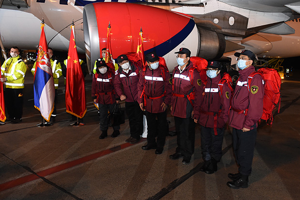 Шест експерата из Вухана стигли у нашу земљу: Дошли су са прве линије фронта у Кини право у Србију да вам помогну (ФОТО)